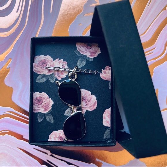 Sunnies silver plated 26โ necklace - Picture 2 of 5